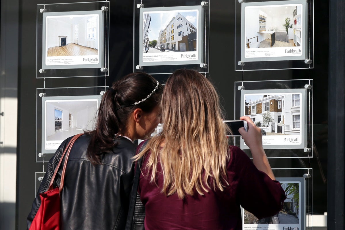 Financial experts warn first-time buyers face ‘mortgage mayhem’