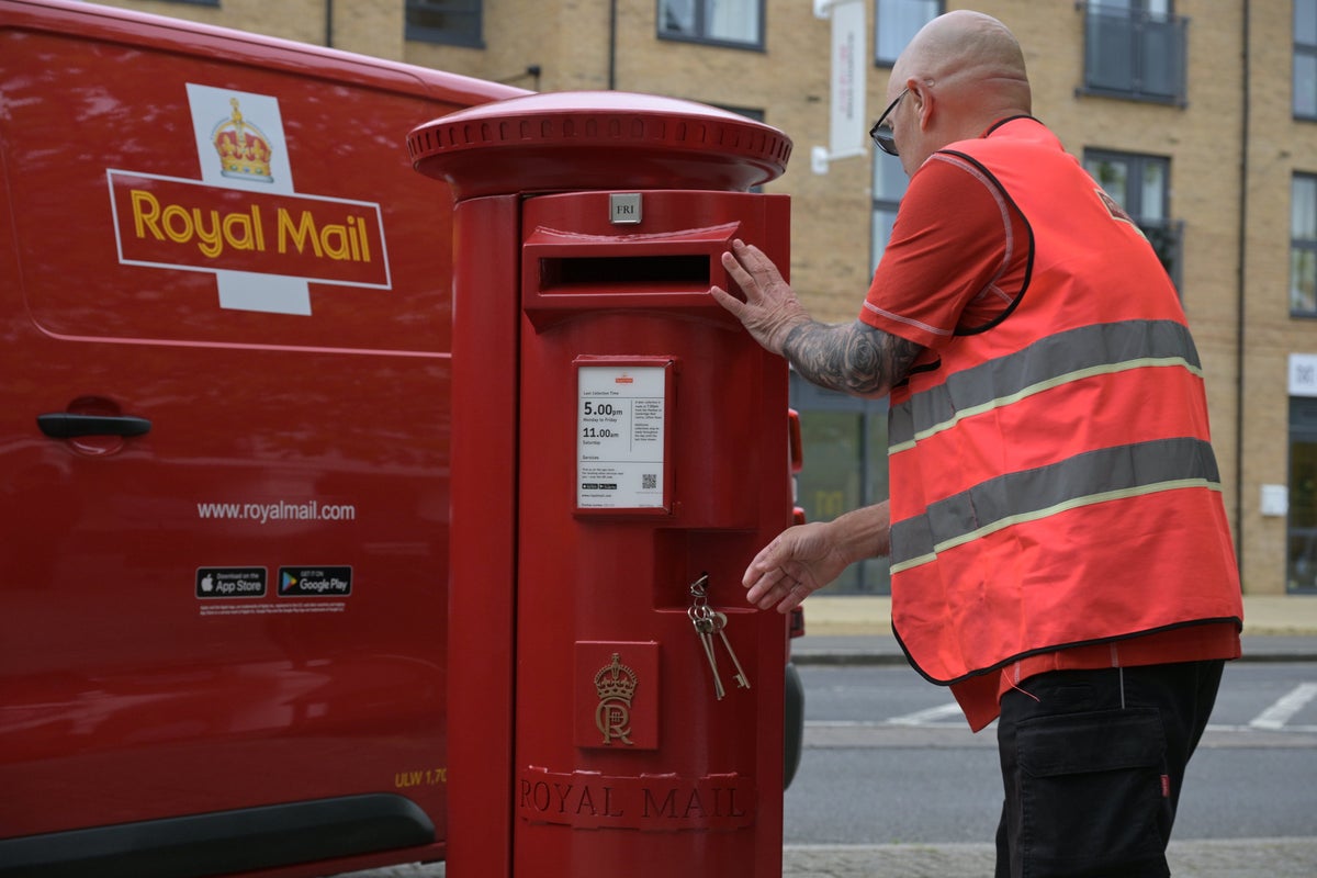 Late Royal Mail post is ‘badly affecting our national life as a country’